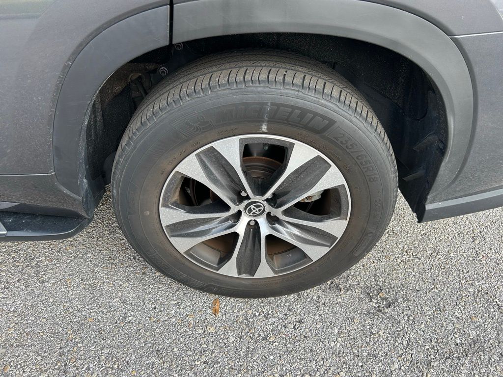 2022 Toyota Highlander XLE 9