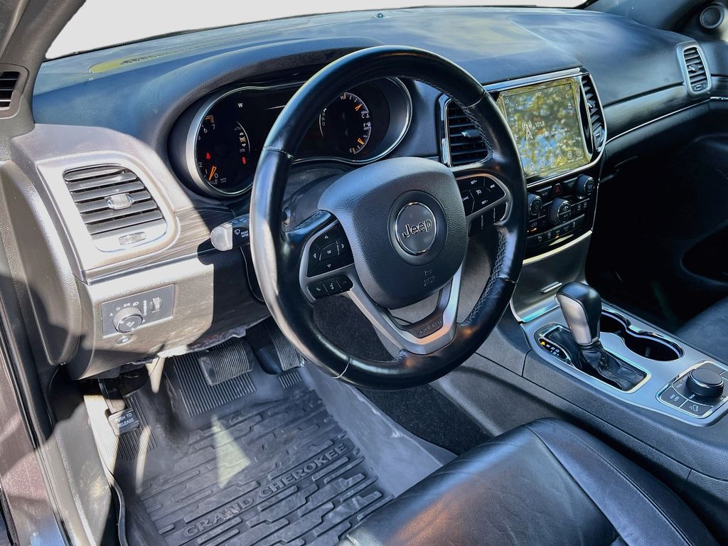 Used 2021 Gray Jeep Limited image 9