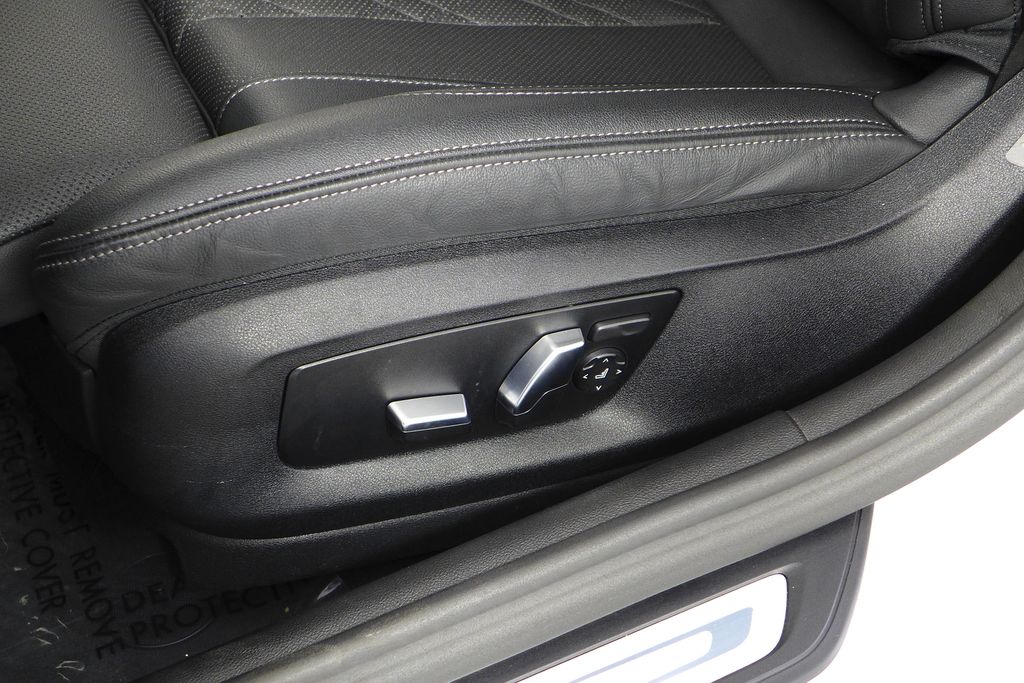 Thumbnail: 2022 BMW 5 Series - 22