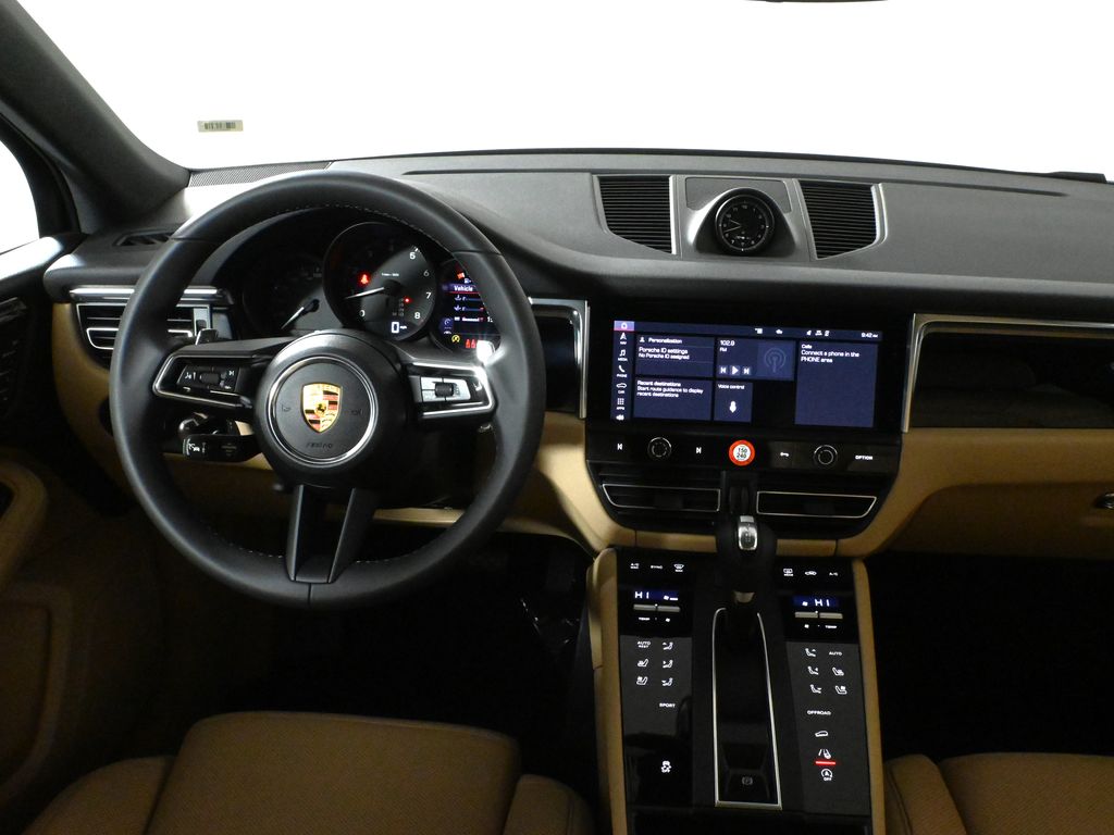 Thumbnail: 2026 Porsche Macan - 17