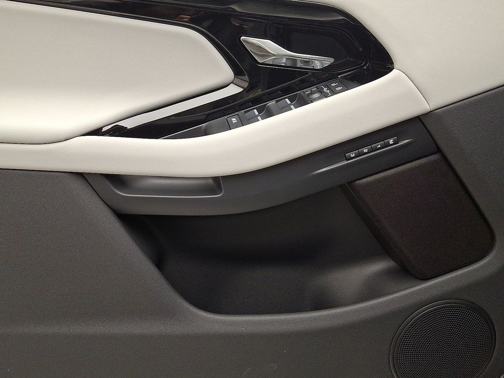 Thumbnail: 2026 Land Rover Range Rover Evoque - 9