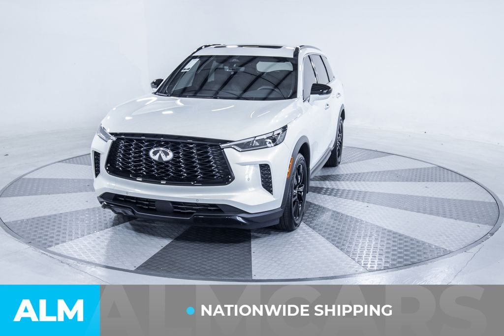 Used 2025 White INFINITI LUXE image 2