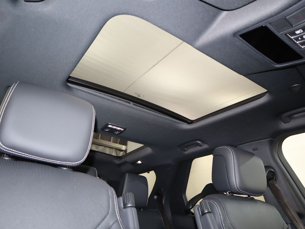 Thumbnail: 2025 Land Rover Discovery - 20