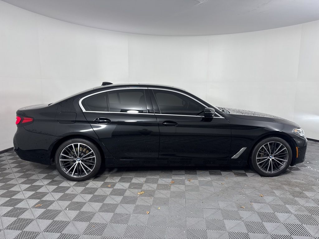 Thumbnail: 2023 BMW 5 Series - 4