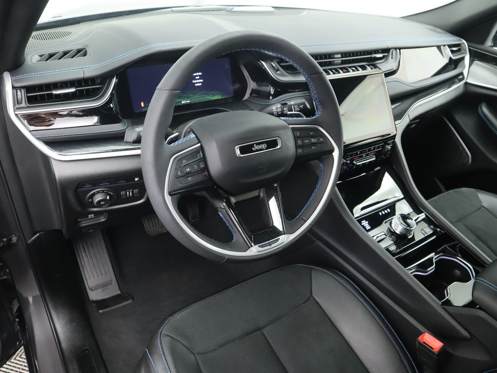 Thumbnail: 2022 Jeep Grand Cherokee - 9