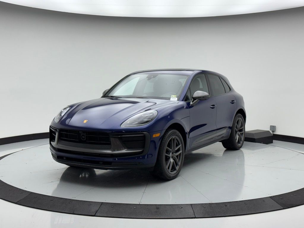 2024 Porsche Macan T -
                Chantilly, VA