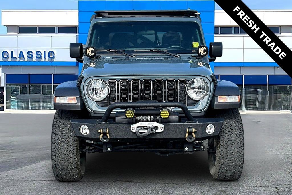 View vehicle photo 2