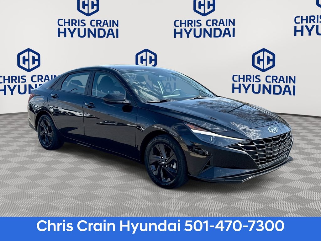 Onyx Black 2023 Hyundai Elantra SEL FWD Sedan Front-Wheel Drive Continuously Variable Transmission