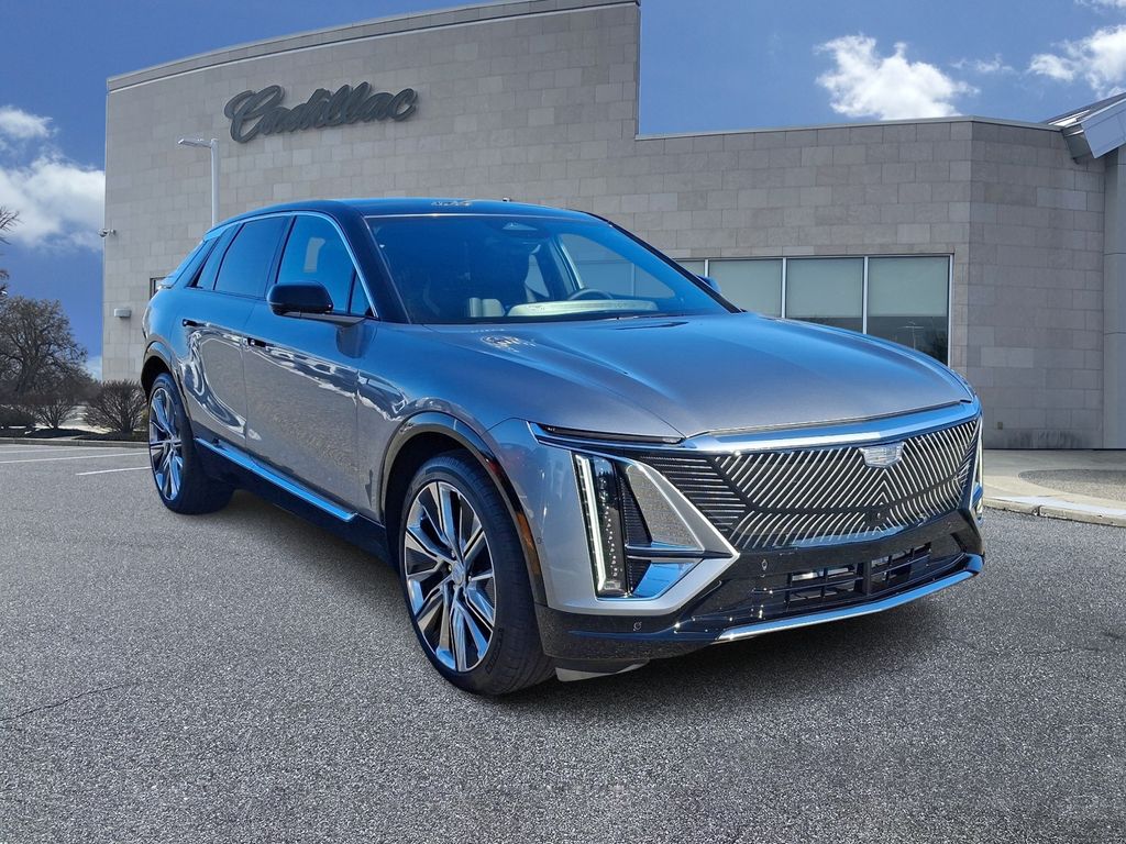 2025 Cadillac Lyriq Luxury 2