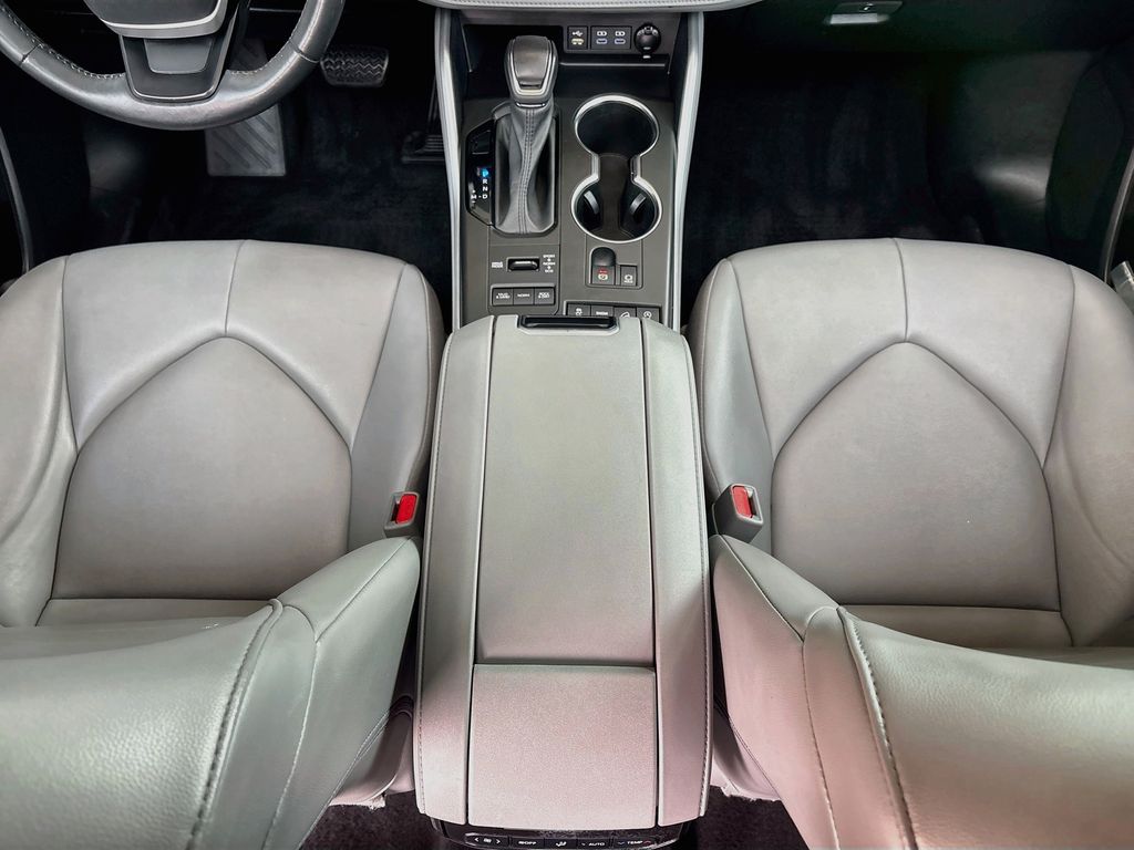Thumbnail: 2022 Toyota Highlander - 16