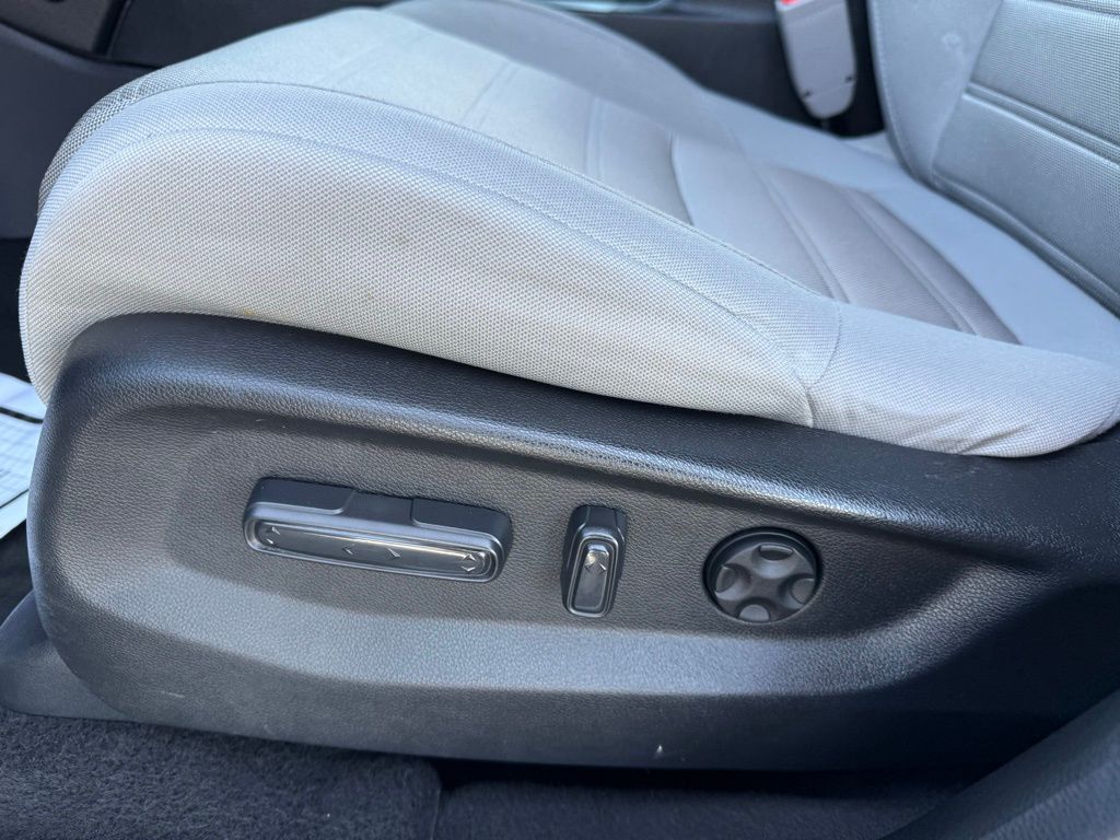 Thumbnail: 2019 Honda CR-V - 15