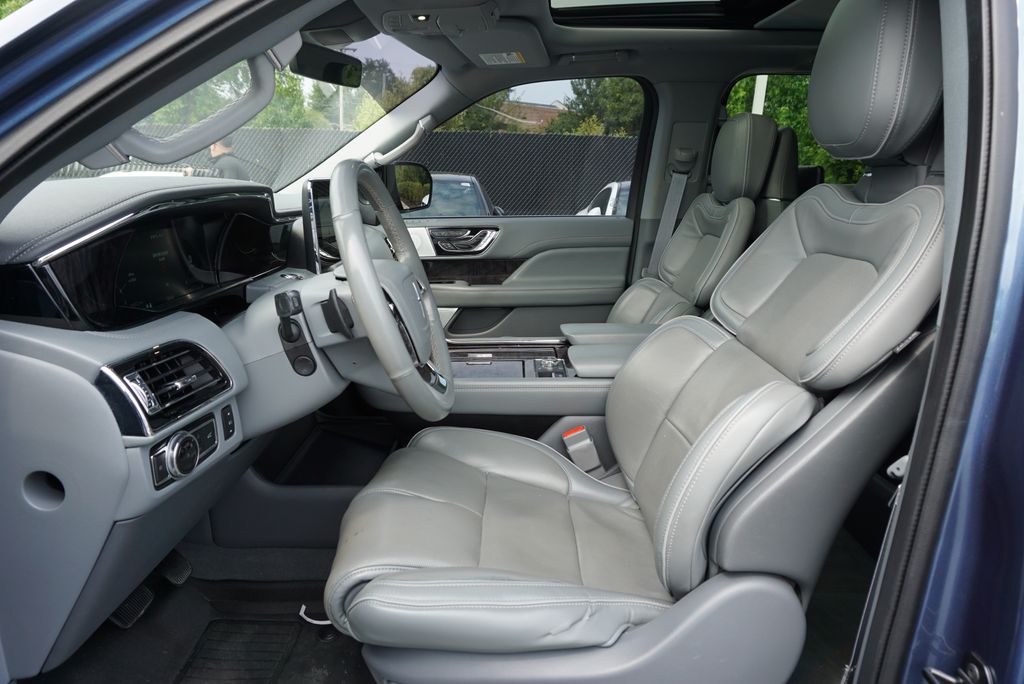 Thumbnail: 2019 Lincoln Navigator - 9