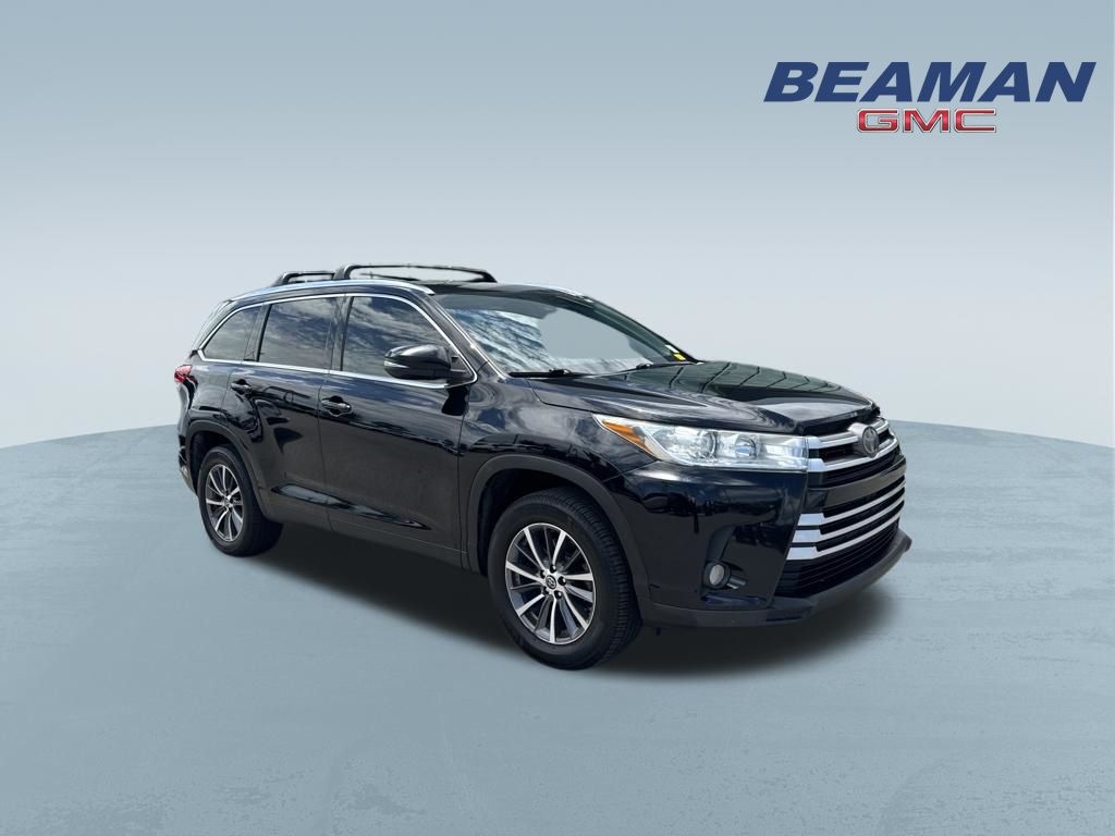 Midnight Black Metallic 2019 Toyota Highlander SUV / Crossover Front-Wheel Drive 8-Speed Automatic