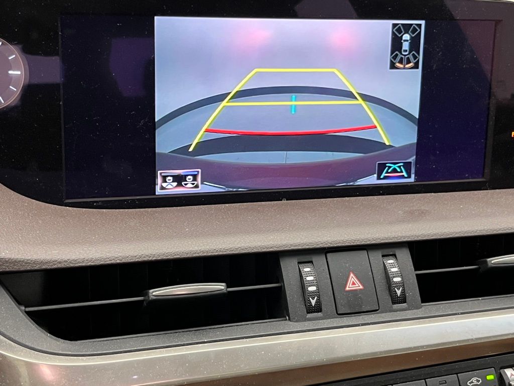 Thumbnail: 2021 Lexus ES - 5