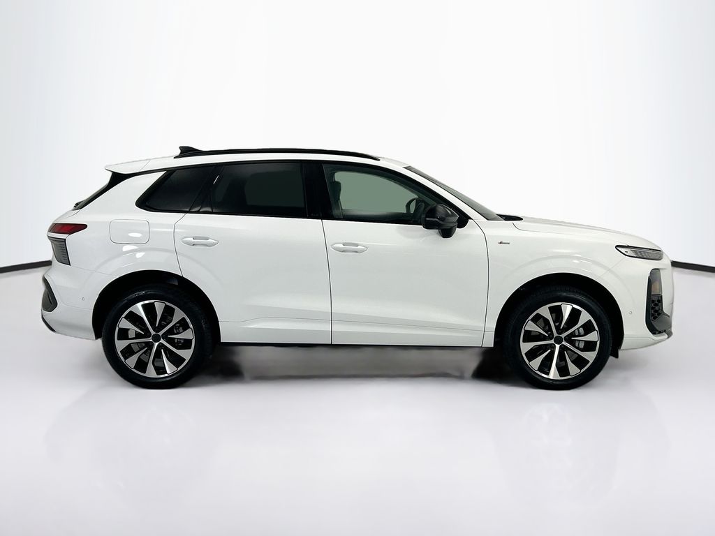 Thumbnail: 2026 Audi Q3 - 4