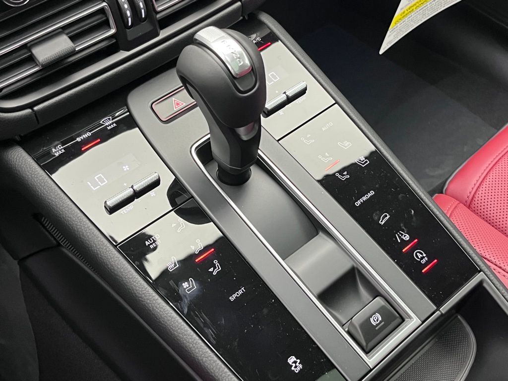 2025 Porsche Macan  15