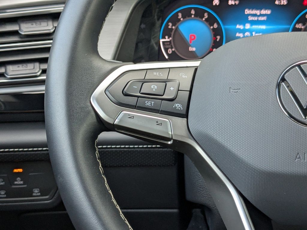 2024 Volkswagen Atlas Cross Sport 2.0T SE w/Technology