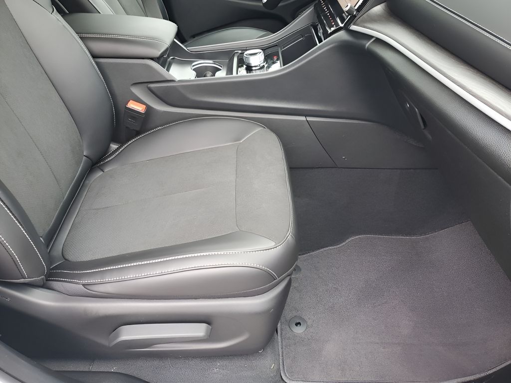 New 2026 White/off-white Jeep Laredo image 16