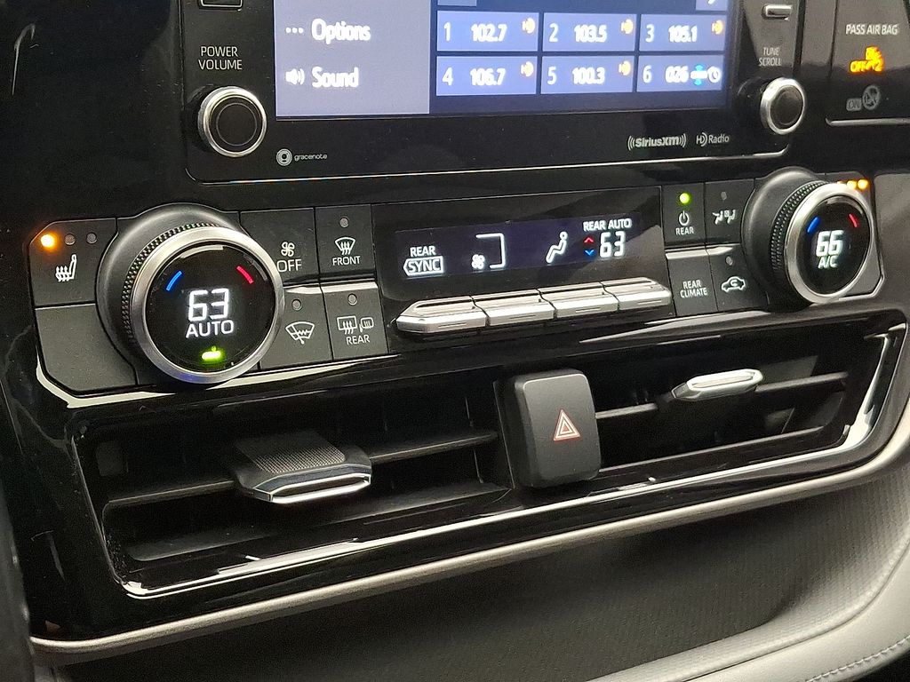 Thumbnail: 2020 Toyota Highlander - 17