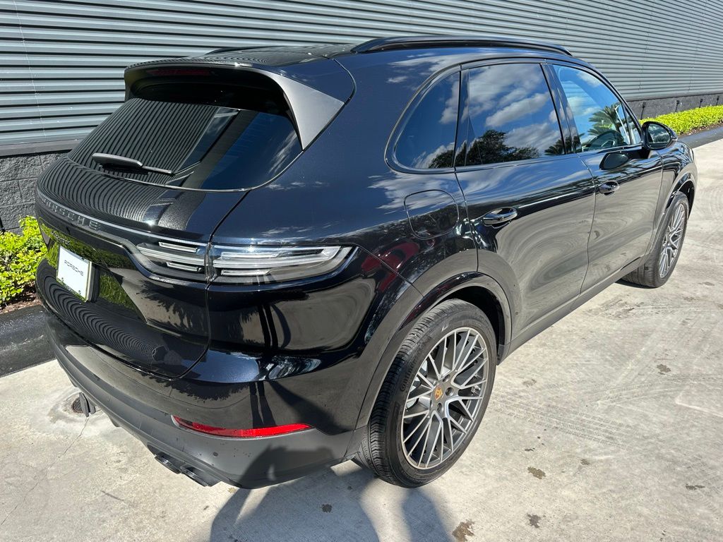 Thumbnail: 2022 Porsche Cayenne - 11