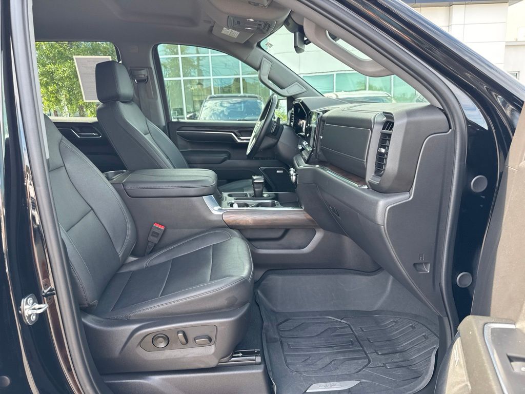 Used 2024 Black GMC SLT image 13