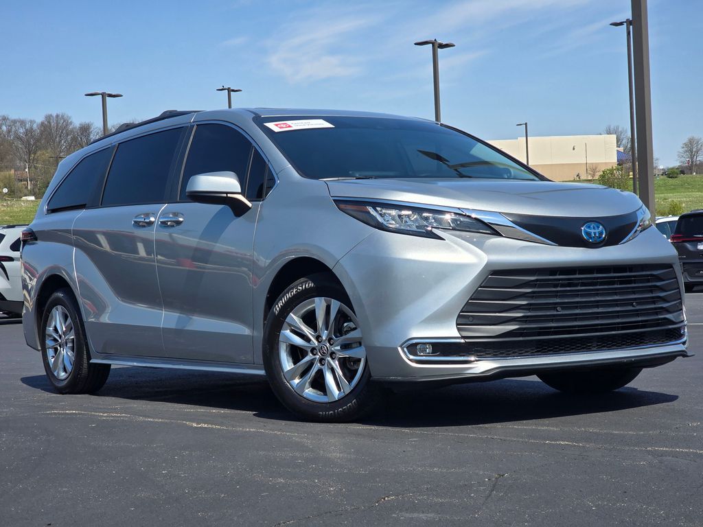 Toyota Sienna XLE 7-Passenger FWD