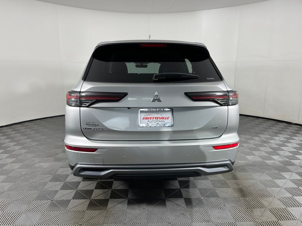 Thumbnail: 2025 Mitsubishi Outlander - 15