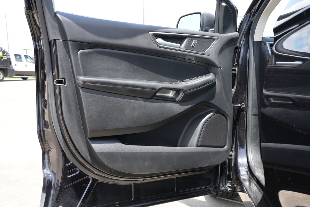 2021 Ford Edge SE Black at Bravo Nissan