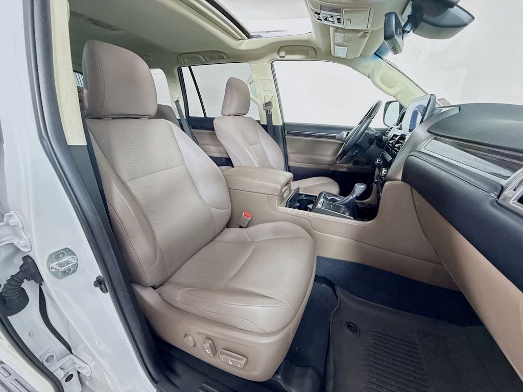 Thumbnail: 2023 Lexus GX - 30