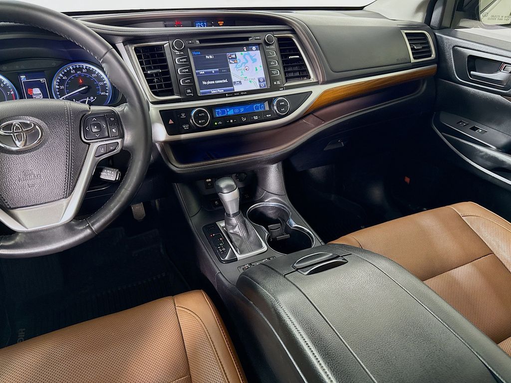 Thumbnail: 2019 Toyota Highlander - 24