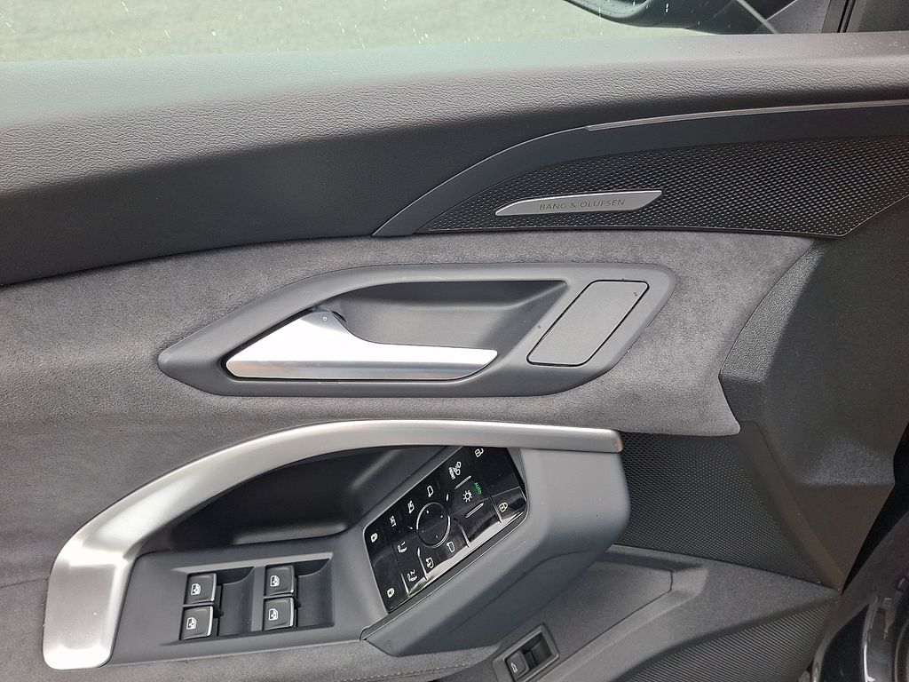 Thumbnail: 2026 Audi SQ5 - 9