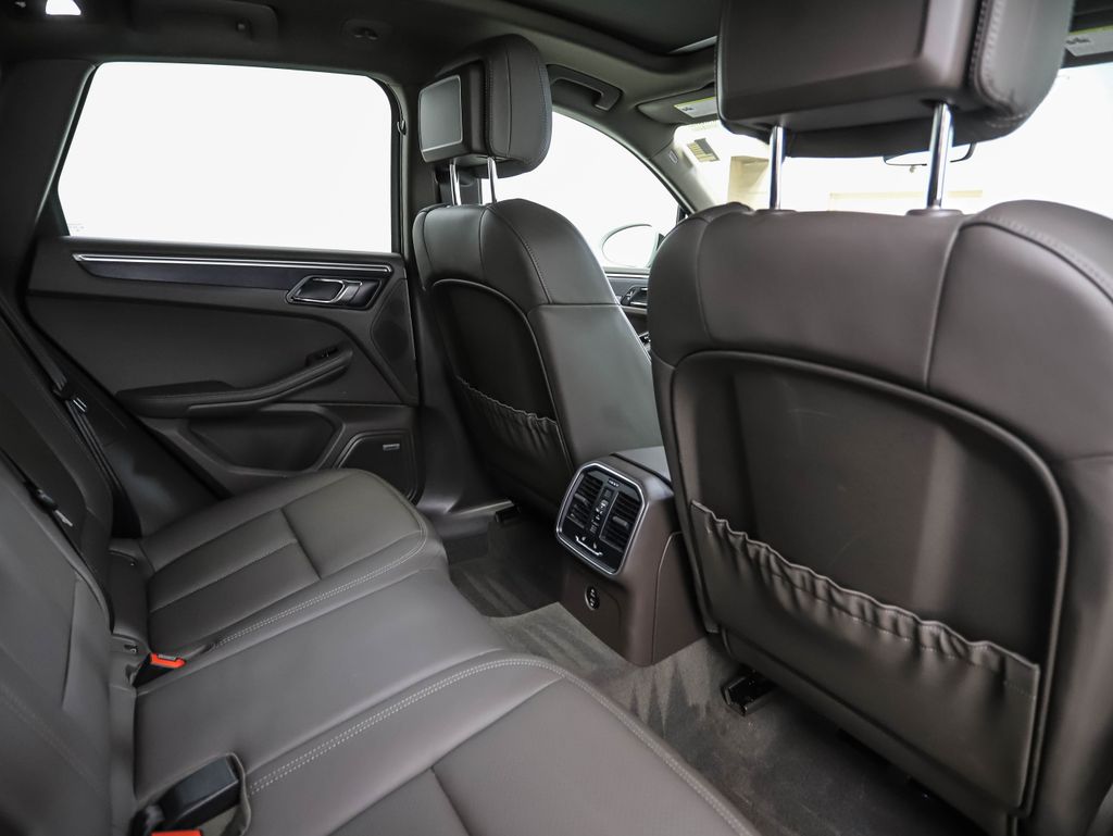 Thumbnail: 2021 Porsche Macan - 25