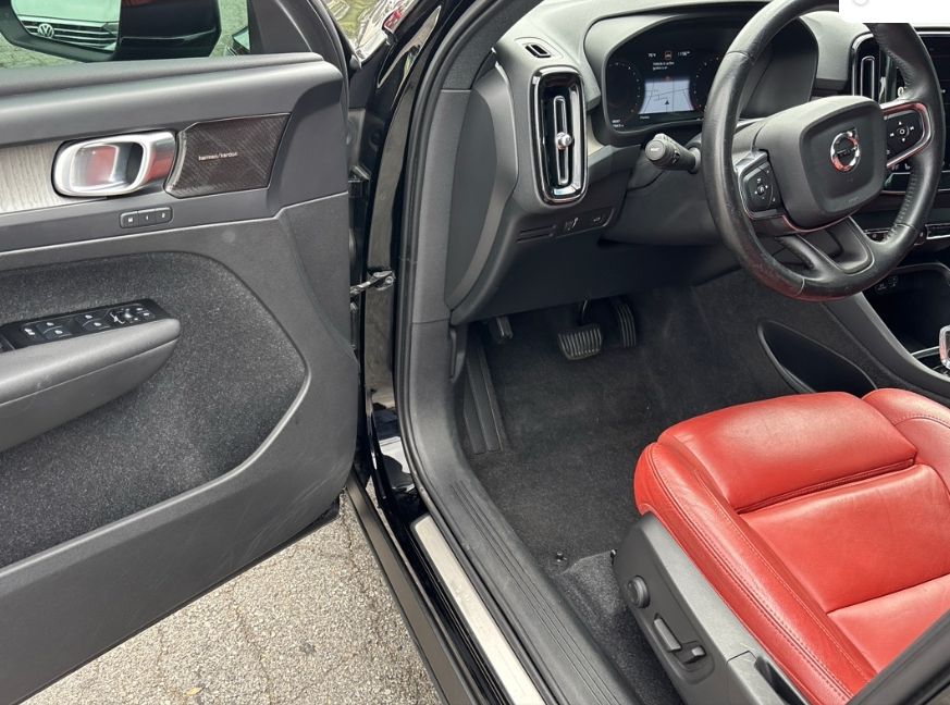 Used 2021 Volvo XC40 T4 Inscription 4D Sport Utility