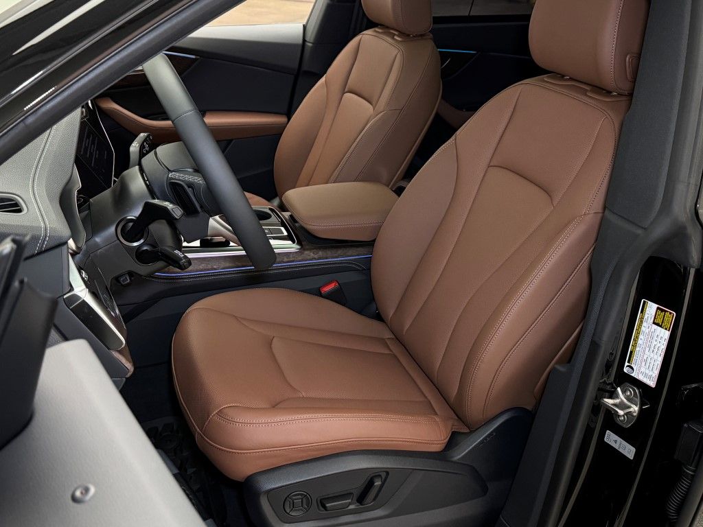 Thumbnail: 2025 Audi Q8 - 27