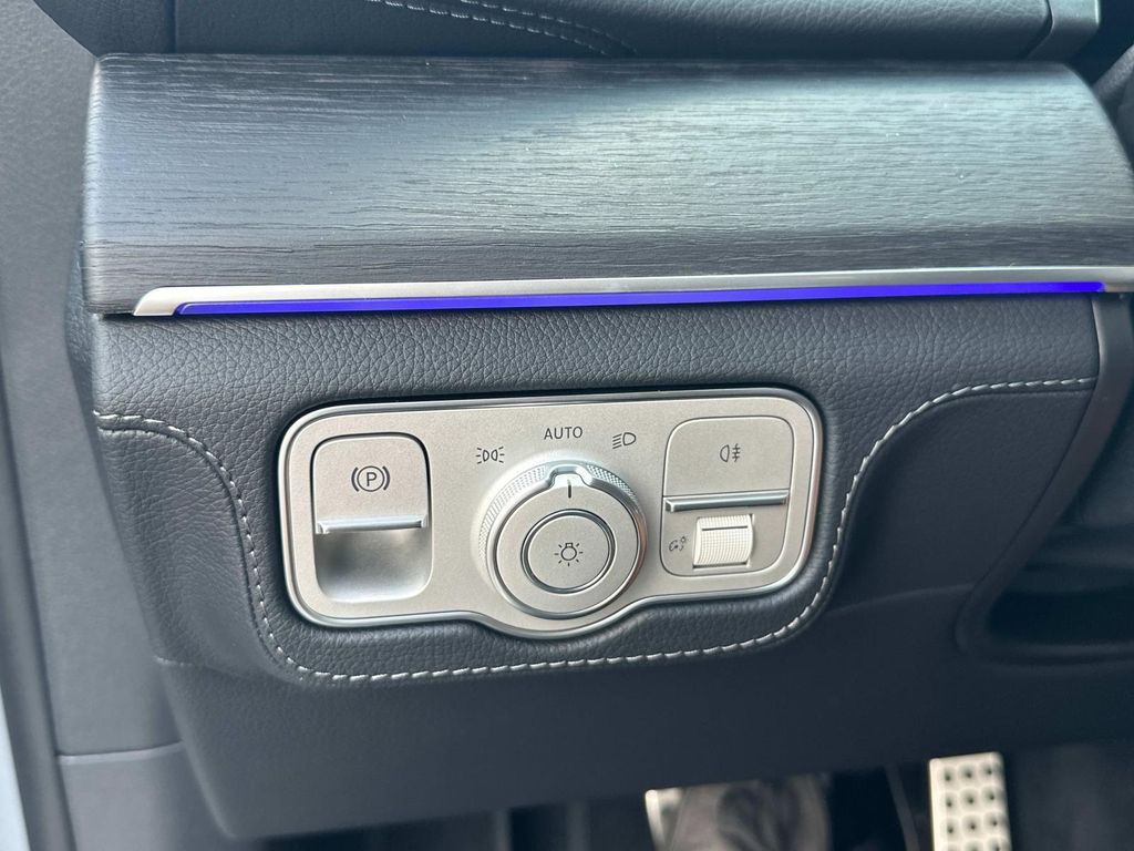 Thumbnail: 2026 Mercedes-Benz GLE - 14