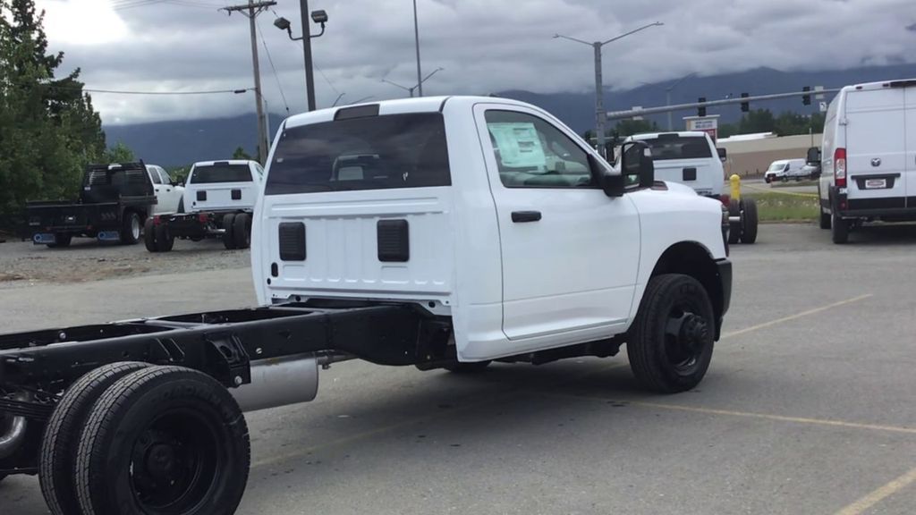 2025 RAM 3500 Chassis Tradesman - Photo 8