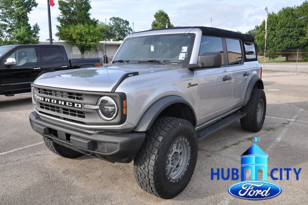 Iconic Silver Metallic 2023 Ford Bronco SUV / Crossover Four-Wheel Drive Automatic