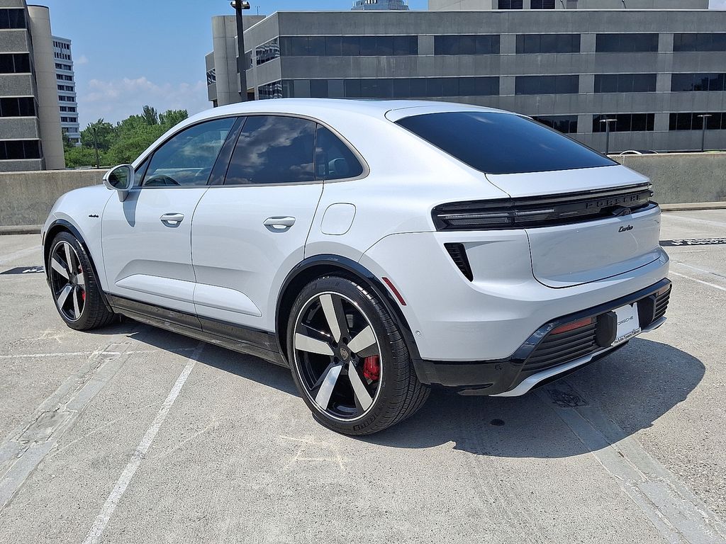 Thumbnail: 2025 Porsche Macan - 3