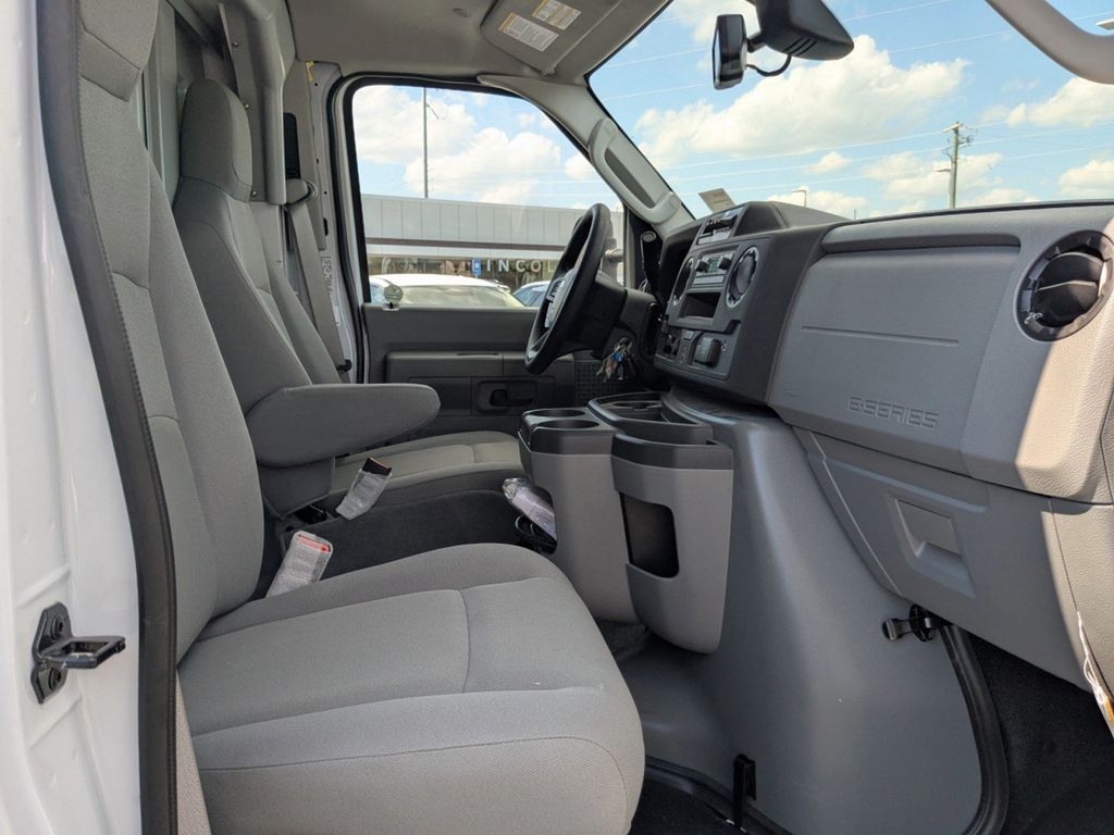 2026 Ford E-350 Cutaway 