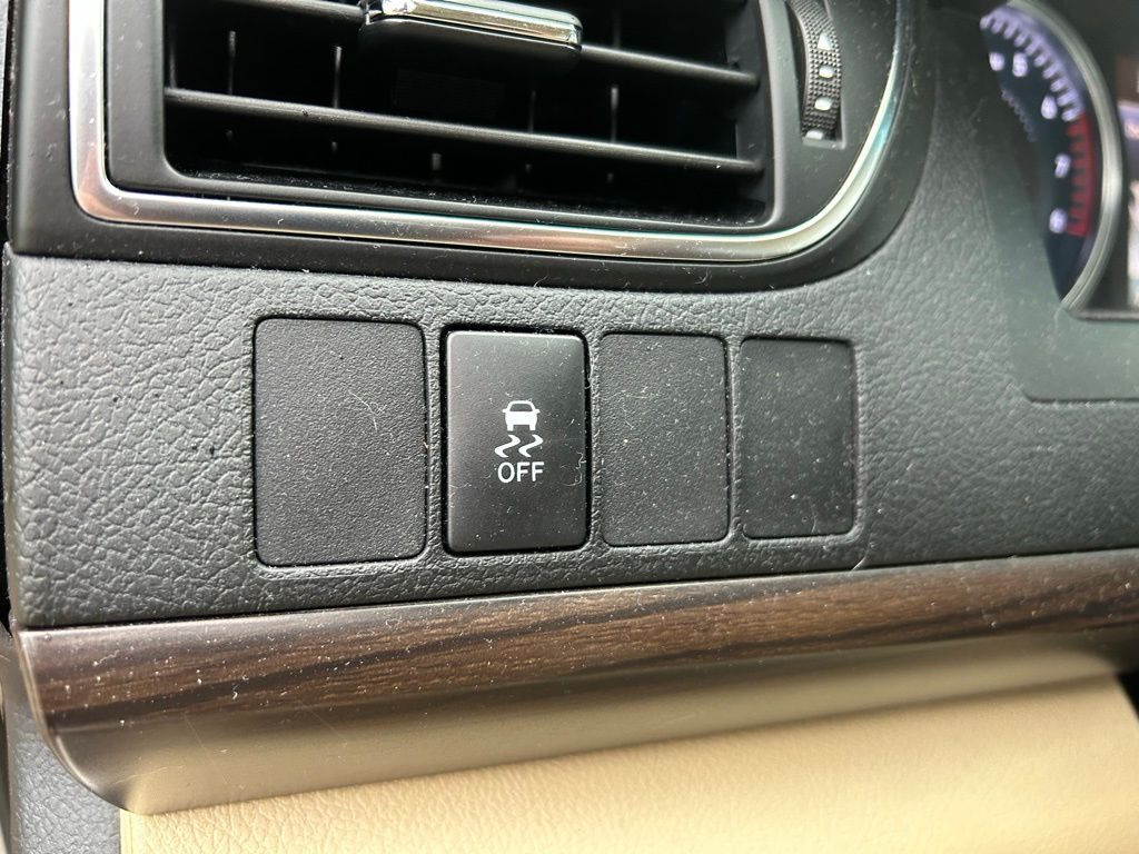 2017 Toyota Camry XSE 18