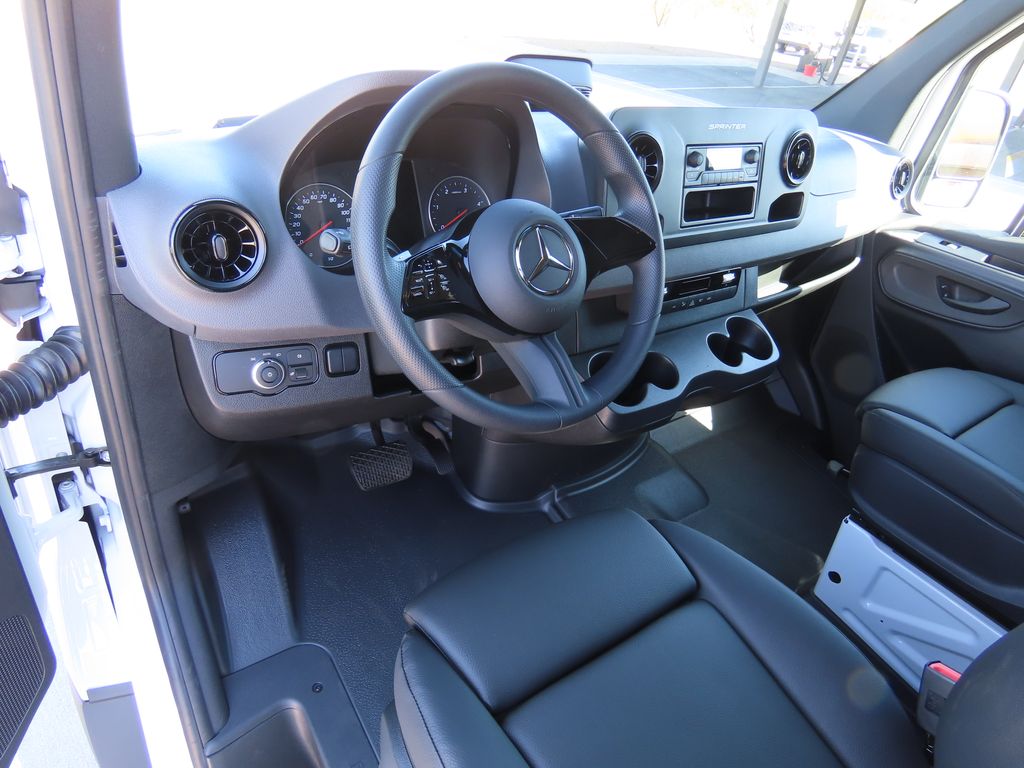 2025 Mercedes-Benz Sprinter 2500 10