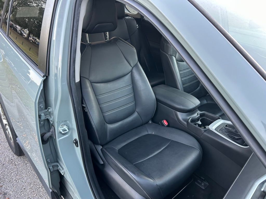 Thumbnail: 2021 Toyota RAV4 - 15