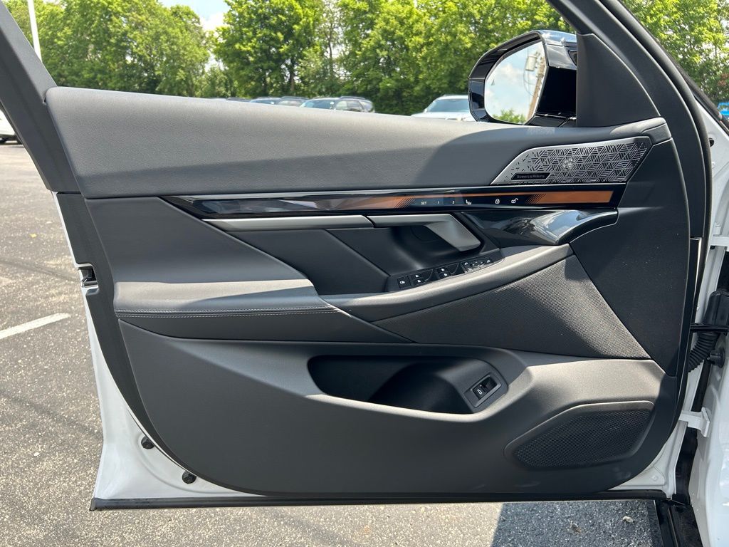 Thumbnail: 2024 BMW i5 - 19
