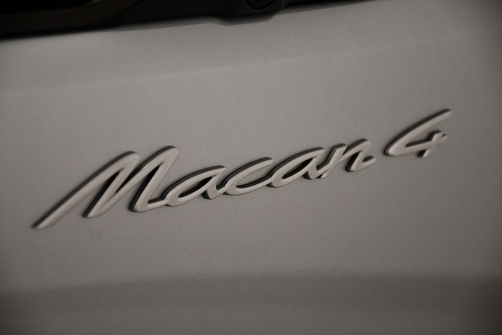 Thumbnail: 2025 Porsche Macan - 11