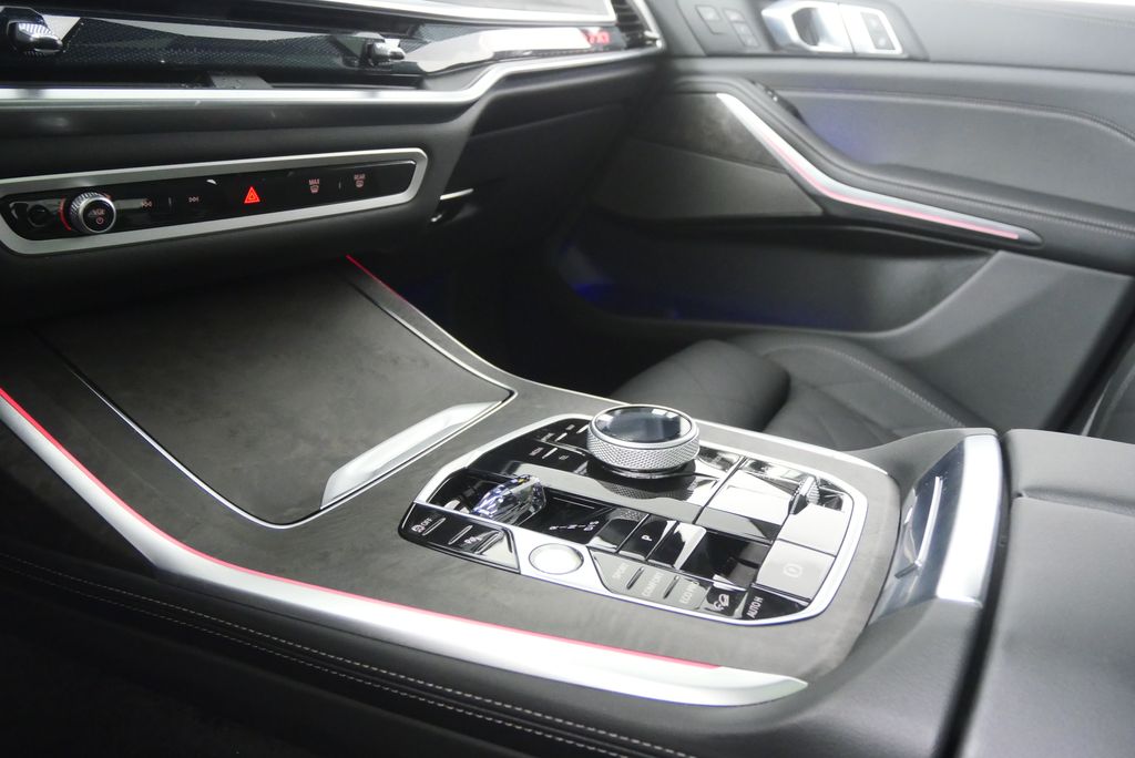 Thumbnail: 2026 BMW X7 - 24