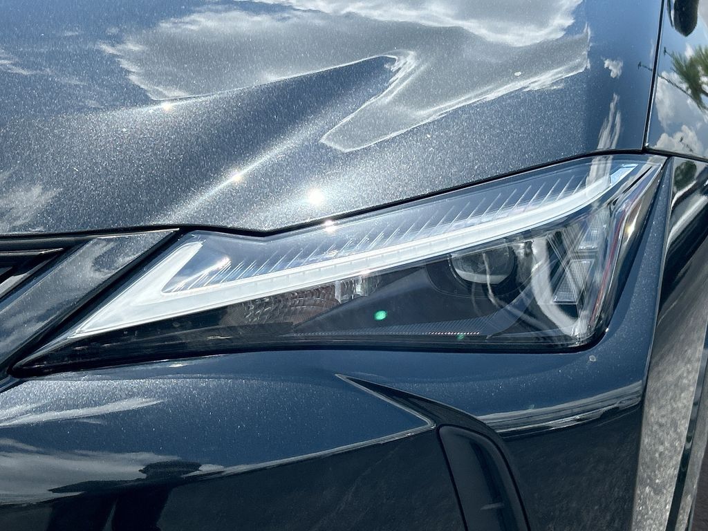 Thumbnail: 2024 Lexus UX - 25