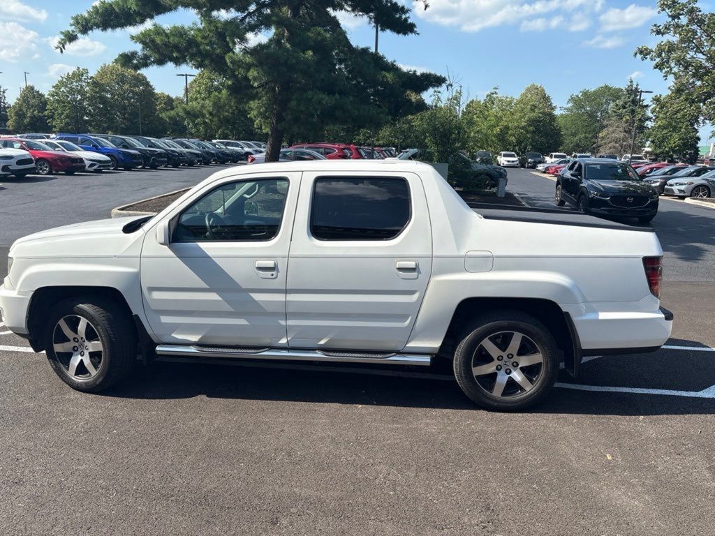Used 2014 White Honda SE image 2