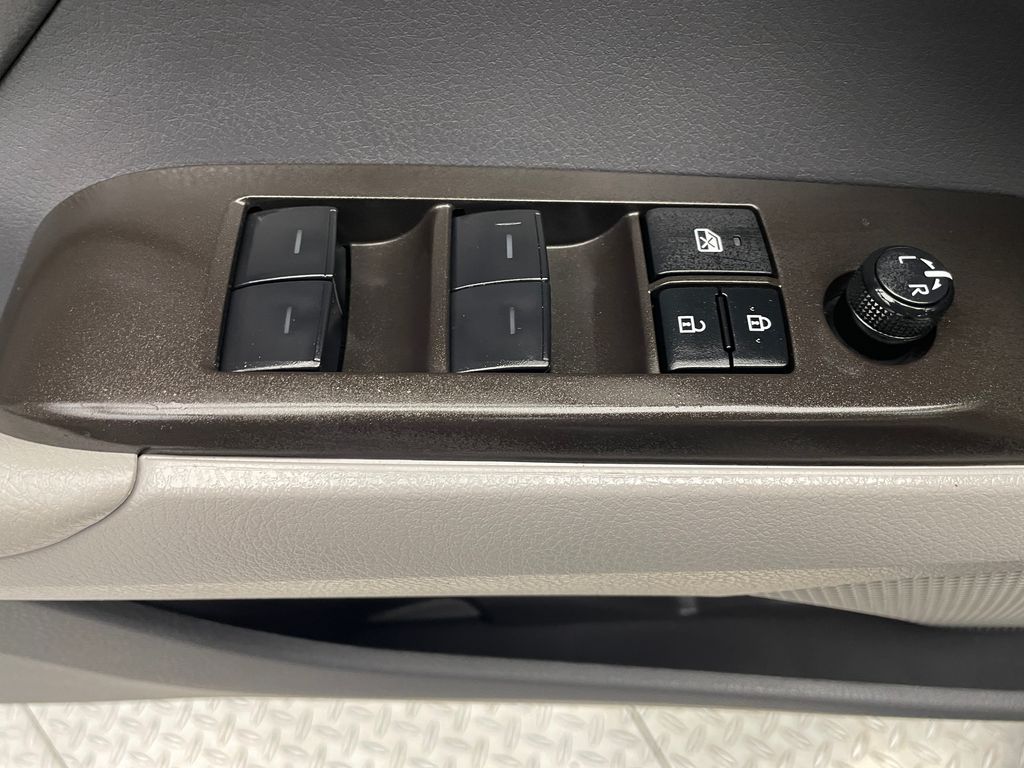 2023 Toyota Camry SE 10