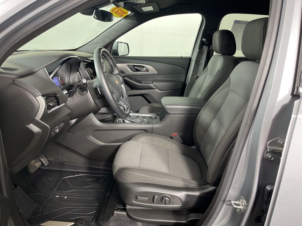 Thumbnail: 2023 Chevrolet Traverse - 25