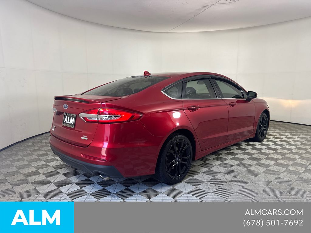 Used 2020 Red Ford SE image 5